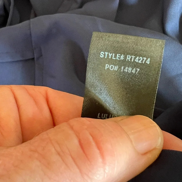 Lulus ladies wrap around ladies blouse NWT. Navy flowy split short sleeve. Large - Picture 5 of 11